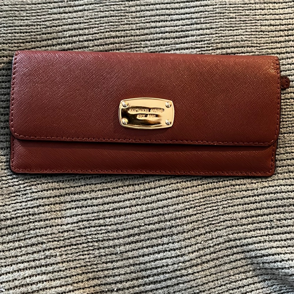 ⭐️ EUC Michael Kors leather wallet! Lightly used! ⭐️⭐️